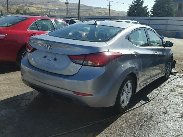 5NPDH4AEXFH560955 - 2015 HYUNDAI ELANTRA SILVER photo 4