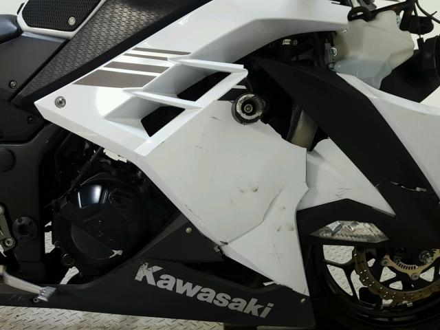 JKAEX8B14HDA37219 - 2017 KAWASAKI EX300 B WHITE photo 12