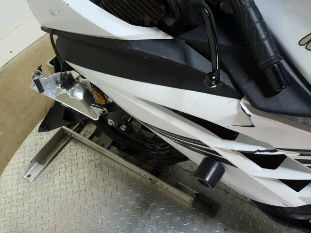 JKAEX8B14HDA37219 - 2017 KAWASAKI EX300 B WHITE photo 13