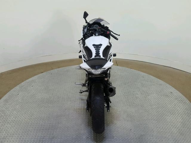 JKAEX8B14HDA37219 - 2017 KAWASAKI EX300 B WHITE photo 9