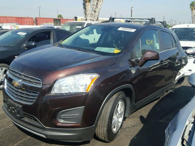 KL7CJLSB7GB676998 - 2016 CHEVROLET TRAX 1LT BROWN photo 2