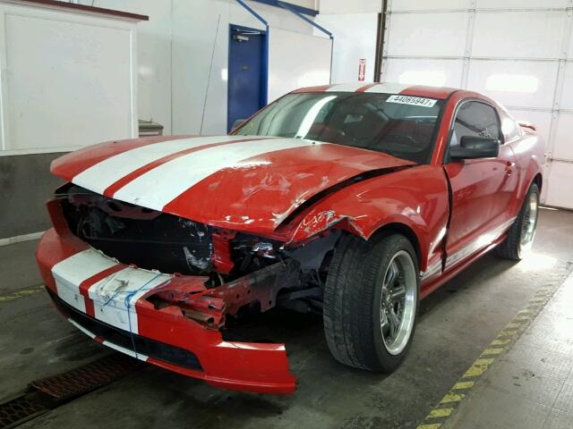 1ZVHT82HX55113604 - 2005 FORD MUSTANG GT RED photo 2