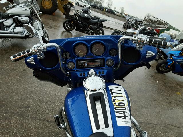 1HD1FC4148Y642174 - 2008 HARLEY-DAVIDSON FLHTCUI BLUE photo 5