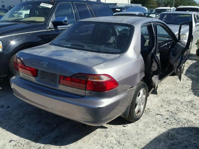 1HGCG1654YA034886 - 2000 HONDA ACCORD SILVER photo 4