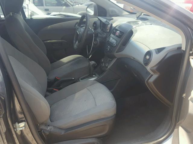 1G1JA5SH5C4220483 - 2012 CHEVROLET SONIC LS GRAY photo 5