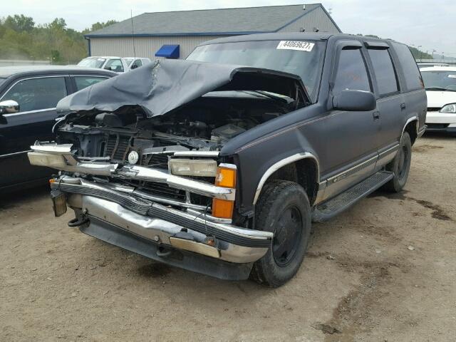 1GNEK13R3TJ367495 - 1996 CHEVROLET TAHOE K150 BLACK photo 2