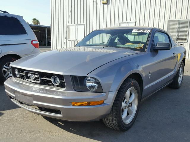 1ZVHT80N675319871 - 2007 FORD MUSTANG CHARCOAL photo 2