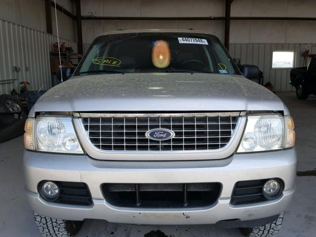 1FMZU75K03UC01856 - 2003 FORD EXPLORER L SILVER photo 9