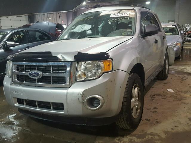 1FMCU9C71AKD12750 - 2010 FORD ESCAPE XLS SILVER photo 2