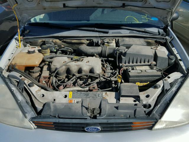 1FAFP33P0YW282039 - 2000 FORD FOCUS LX SILVER photo 7