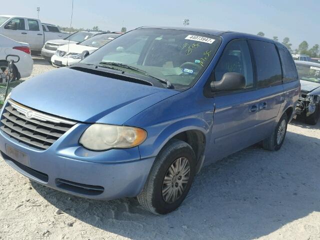 1A4GP44R17B180852 - 2007 CHRYSLER TOWN & COU BLUE photo 2