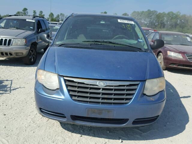 1A4GP44R17B180852 - 2007 CHRYSLER TOWN & COU BLUE photo 9