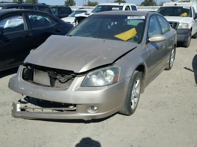 1N4BL11D55N481385 - 2005 NISSAN ALTIMA SE GOLD photo 2