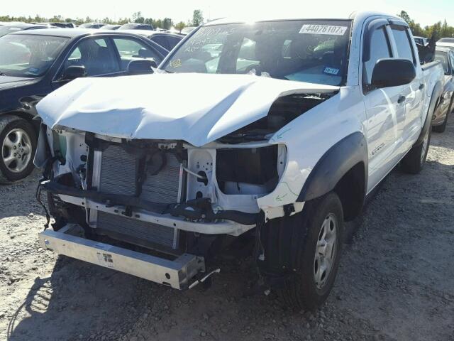 5TFJX4CN4FX050706 - 2015 TOYOTA TACOMA DOU WHITE photo 2