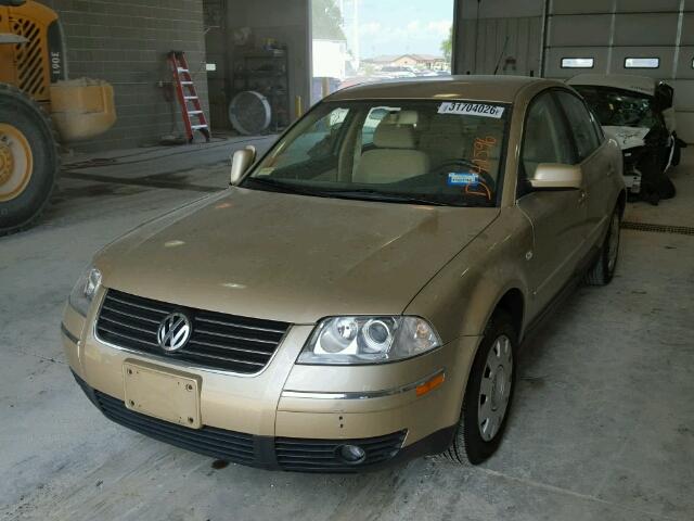 WVWPD63B32P012060 - 2002 VOLKSWAGEN PASSAT GLS GOLD photo 2