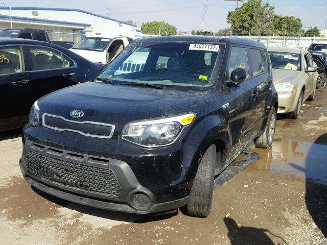 KNDJN2A22G7318947 - 2016 KIA SOUL BLACK photo 2