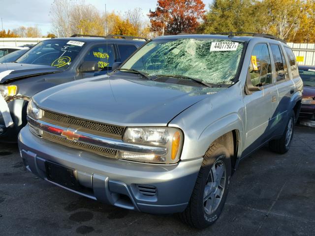 1GNDT13S662362186 - 2006 CHEVROLET TRAILBLAZE GRAY photo 2