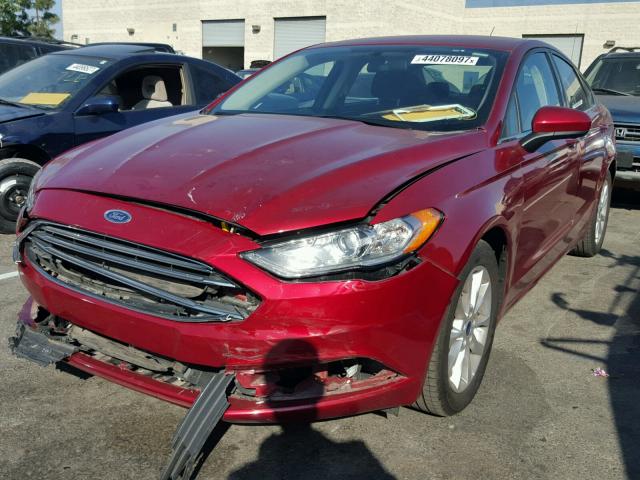 3FA6P0H74HR105665 - 2017 FORD FUSION SE RED photo 2