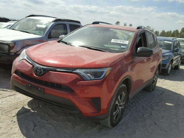 JTMZFREV2HJ100900 - 2017 TOYOTA RAV4 LE RED photo 2