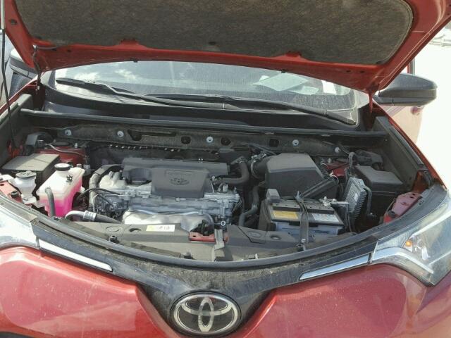 JTMZFREV2HJ100900 - 2017 TOYOTA RAV4 LE Կարմիր լուսանկար 7