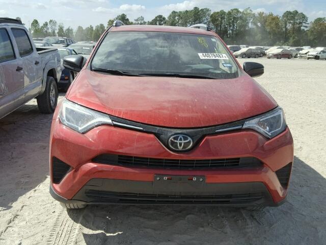 JTMZFREV2HJ100900 - 2017 TOYOTA RAV4 LE Կարմիր լուսանկար 9
