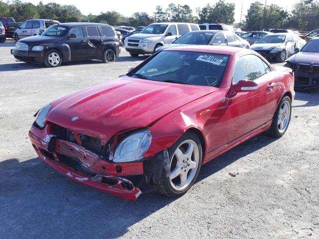 WDBKK65F31F195799 - 2001 MERCEDES-BENZ SLK RED photo 2