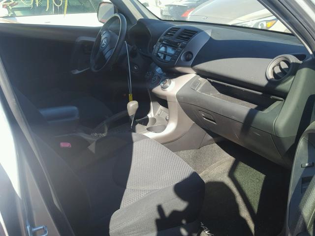 JTMZK32VX66003022 - 2006 TOYOTA RAV4 银色 照片 5