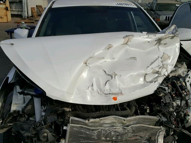 5NMZT3LB8HH017119 - 2017 HYUNDAI SANTA FE S WHITE photo 7