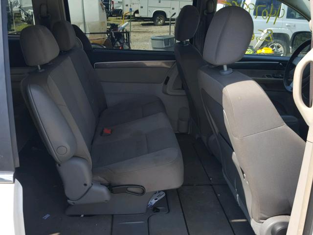 2V8HW44199R595725 - 2009 VOLKSWAGEN ROUTAN S თეთრი ფოტო 6