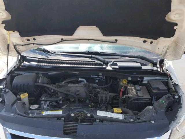 2V8HW44199R595725 - 2009 VOLKSWAGEN ROUTAN S თეთრი ფოტო 7