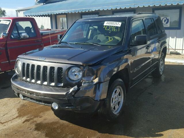 1C4NJRBB3FD135089 - 2015 JEEP PATRIOT SP GRAY photo 2