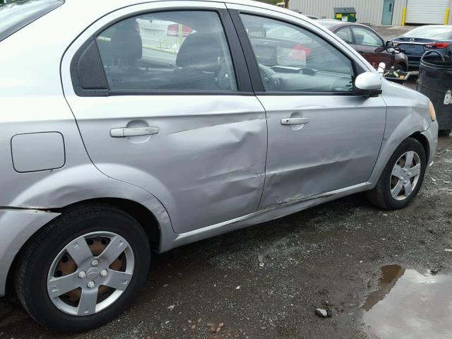 KL1TD56E49B620201 - 2009 CHEVROLET AVEO LS SILVER photo 9