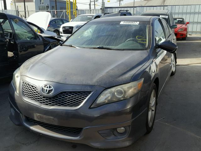 4T1BK3EK9BU627625 - 2011 TOYOTA CAMRY SE GRAY photo 2