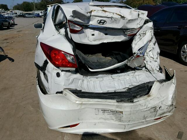 5NPEB4AC6CH492640 - 2012 HYUNDAI SONATA GLS WHITE photo 9