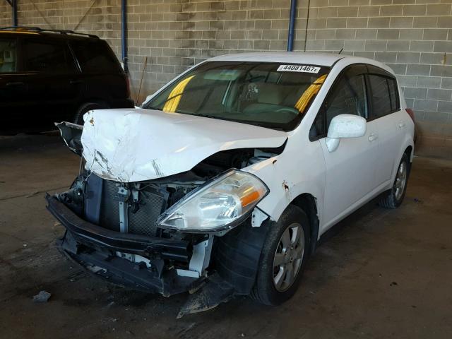 3N1BC13E59L404038 - 2009 NISSAN VERSA S WHITE photo 2