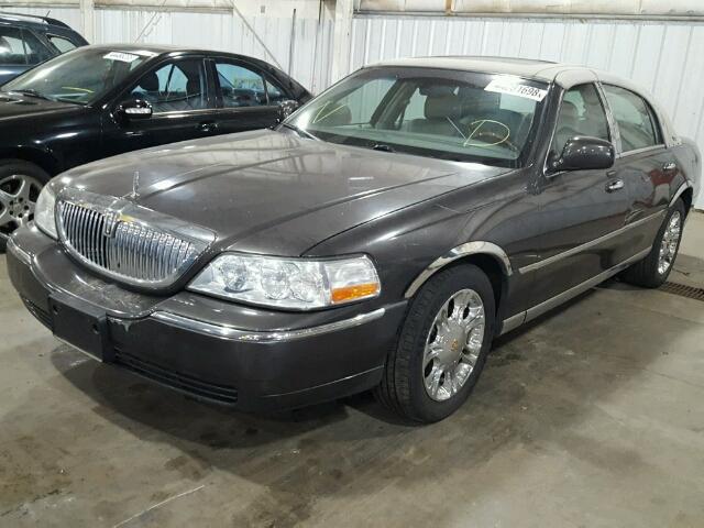 1LNHM82W25Y608100 - 2005 LINCOLN TOWN CAR S CHARCOAL photo 2