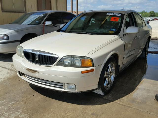 1LNHM87A12Y675019 - 2002 LINCOLN LS 奶油色 照片 2
