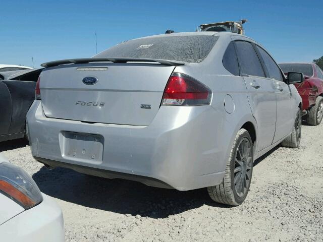 1FAHP3GNXAW290284 - 2010 FORD FOCUS SES SILVER photo 4