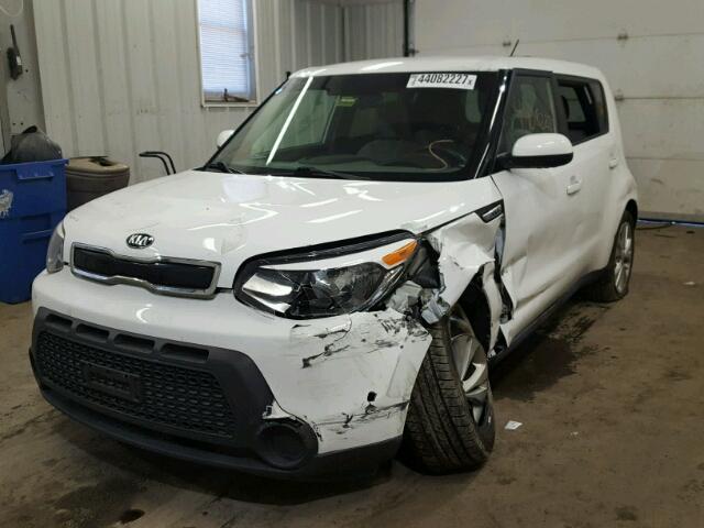 KNDJP3A50F7183332 - 2015 KIA SOUL WHITE photo 2