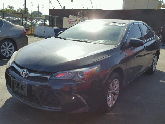 4T1BF1FK4GU598503 - 2016 TOYOTA CAMRY LE ლურჯი ფოტო 2