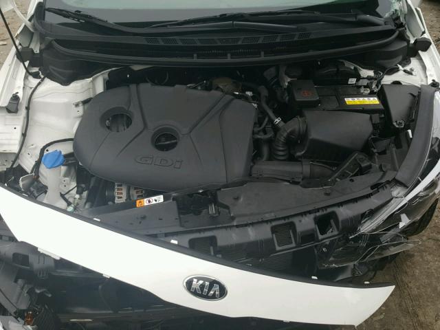 KNAFK5A85H5668703 - 2017 KIA FORTE LX WHITE photo 7