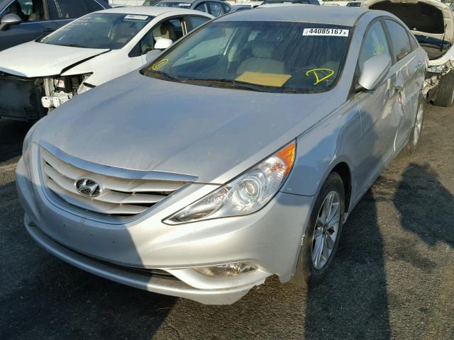 5NPEB4AC6DH806966 - 2013 HYUNDAI SONATA GLS SILVER photo 2