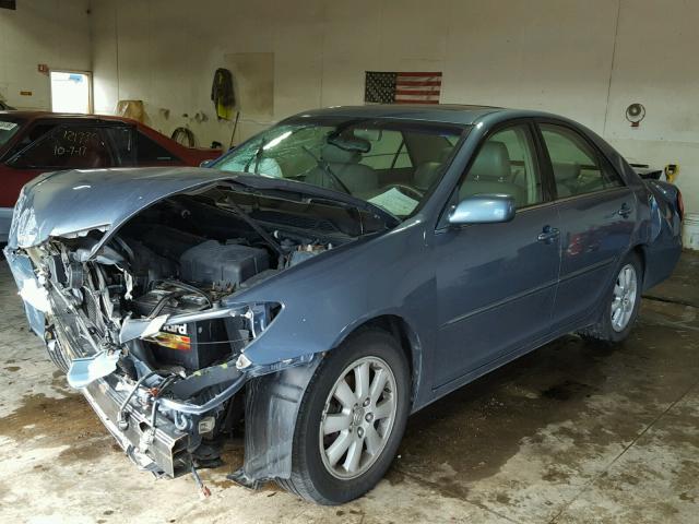 4T1BE30K72U574616 - 2002 TOYOTA CAMRY BLUE photo 2