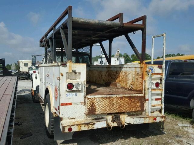 1FDYF80C2TVA15709 - 1996 FORD F800 WHITE photo 3