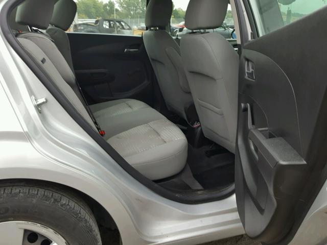 1G1JA5SH6E4225517 - 2014 CHEVROLET SONIC LS ვერცხლისფერი ფოტო 6