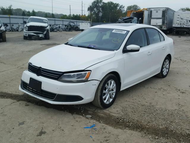 3VWDP7AJ4DM438923 - 2013 VOLKSWAGEN JETTA WHITE photo 2