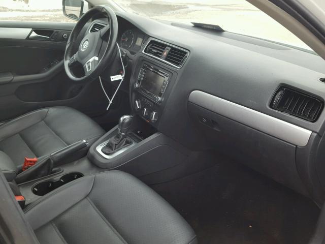 3VWDP7AJ4DM438923 - 2013 VOLKSWAGEN JETTA WHITE photo 5