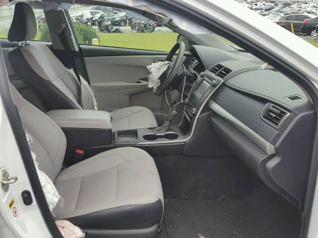 4T1BF1FK0HU632535 - 2017 TOYOTA CAMRY LE თეთრი ფოტო 5