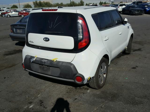 KNDJN2A27G7836570 - 2016 KIA SOUL WHITE photo 4