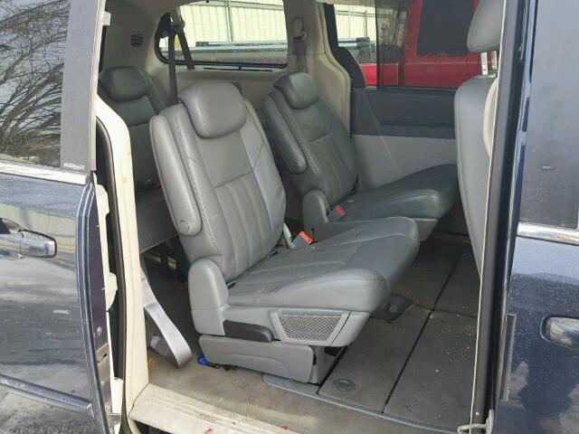 2A8HR54P08R126186 - 2008 CHRYSLER TOWN & COU GRAY photo 6